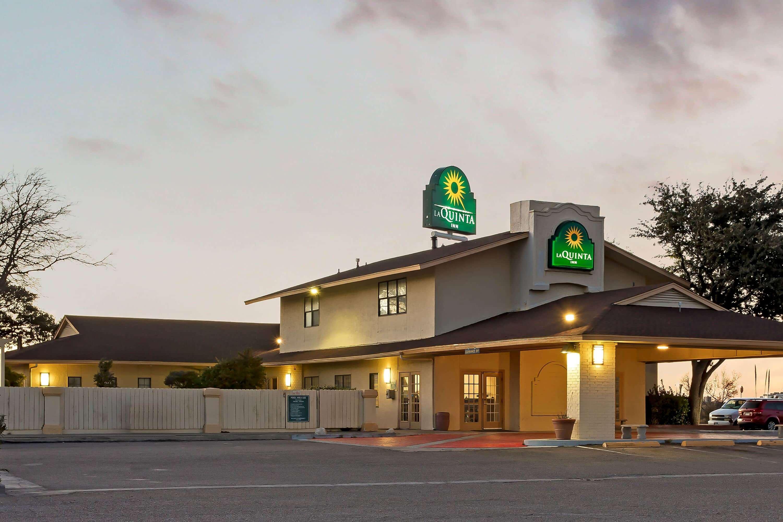 Baymont By Wyndham Fort Stockton Bagian luar foto