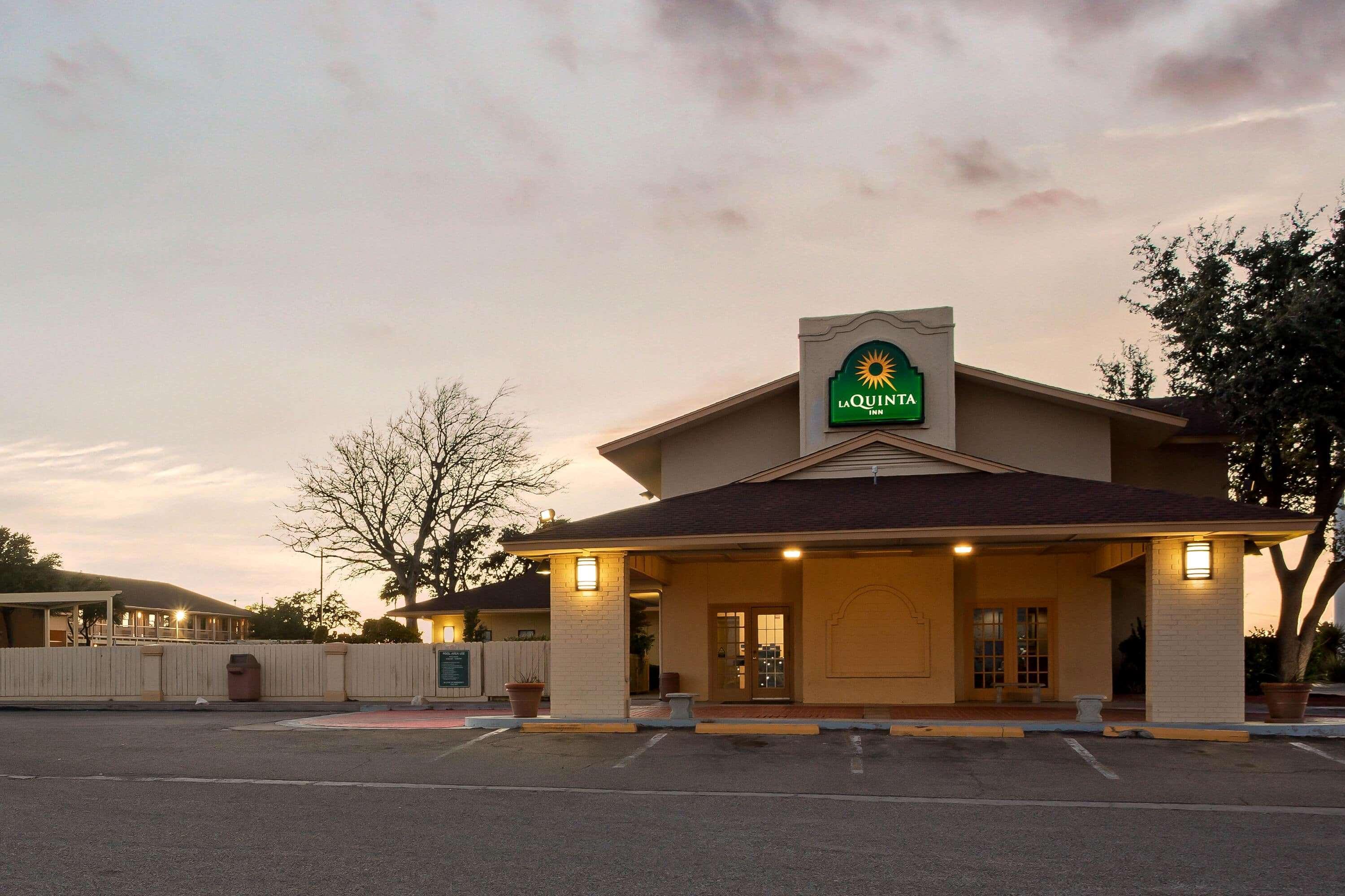 Baymont By Wyndham Fort Stockton Bagian luar foto