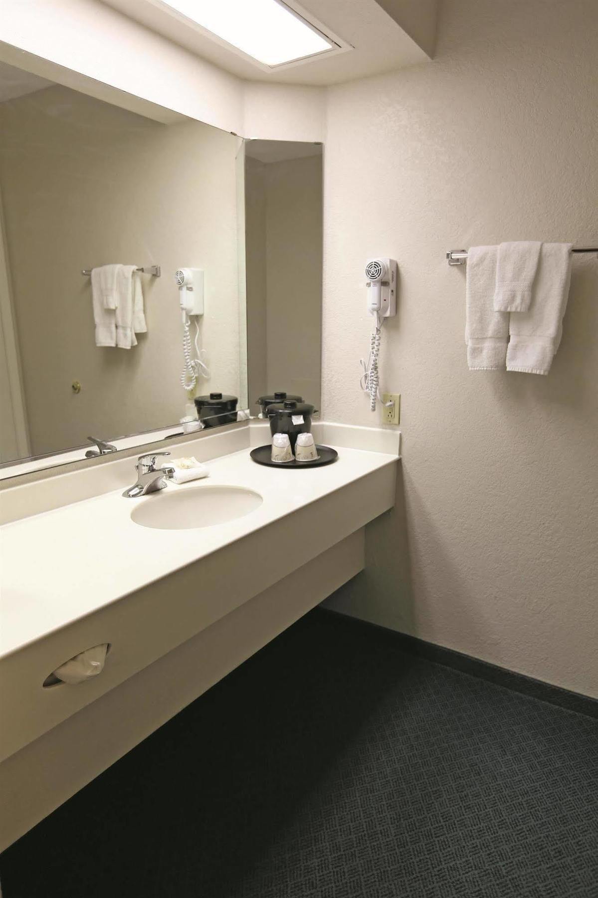 Baymont By Wyndham Fort Stockton Bagian luar foto